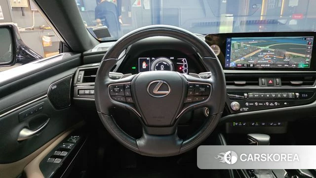 Lexus ES300h 7th generation 2023 Серый из Кореи, фото 3