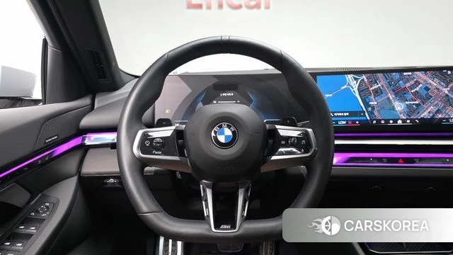 BMW 5 Series (G60) 2024 Серебристо-серый из Кореи, фото 3
