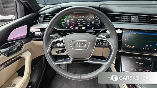 Audi e-Tron 2022 Серый из Кореи, фото 3