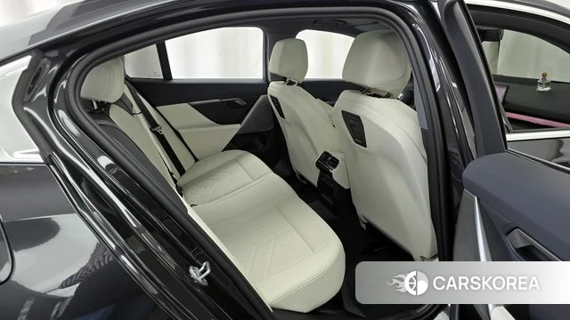 BMW 5 Series (G60) 2025 Серый из Кореи, фото 3