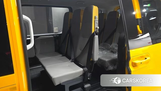 Hyundai Staria 2025 Желтый из Кореи, фото 3