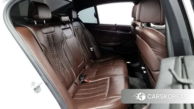 BMW 5 Series (G30) 2018 Белый из Кореи, фото 3