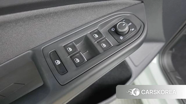 Volkswagen Golf 8th Generation 2022 Белый из Кореи, фото 3