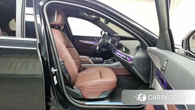 BMW 7 Series (G70) 2024 Черный из Кореи, фото 3