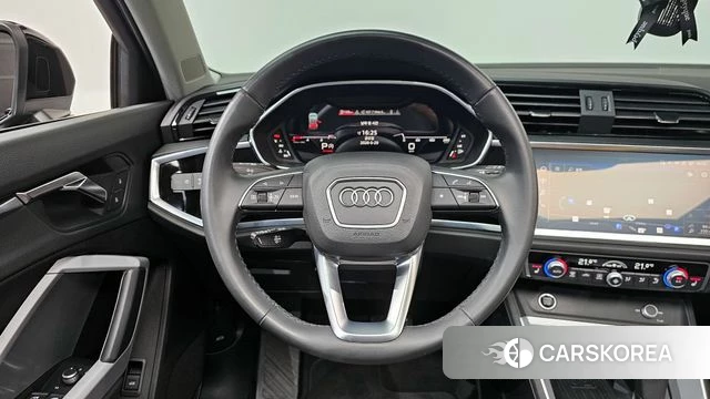 Audi Q3 (F3) 2022 Черный из Кореи, фото 3