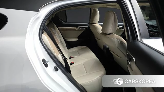 Lexus CT200h 2018 Белый из Кореи, фото 3