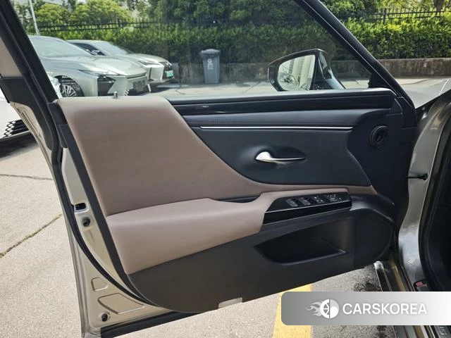 Lexus ES 2022 Серебристо-серый из Китая, фото 3