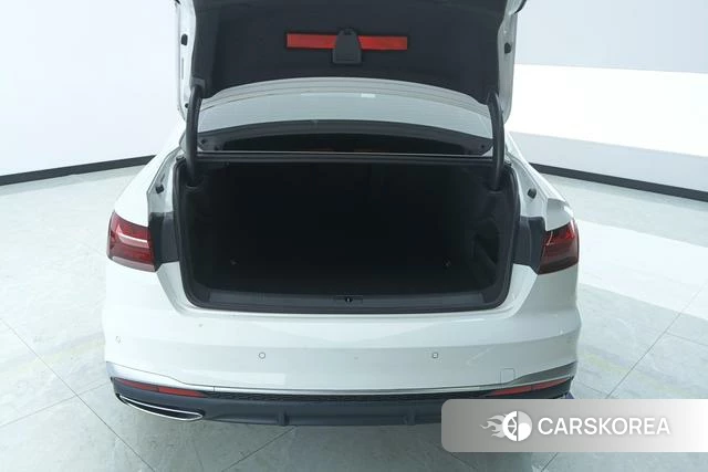 Audi A4L 2022 Белый из Китая, фото 3