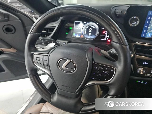Lexus ES300h 7th generation 2023 Жемчужный цвет из Кореи, фото 3