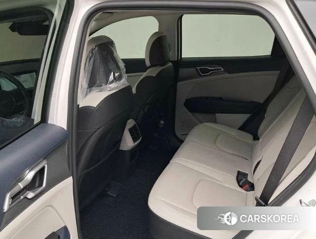 Kia Sportage 5th Generation Hybrid 2023 Белый из Кореи, фото 3