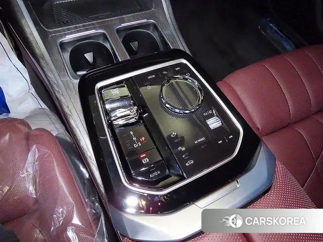 BMW 7 Series (G70) 2024 Черный из Кореи, фото 3