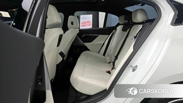 BMW 5 Series (G60) 2025 Белый из Кореи, фото 3