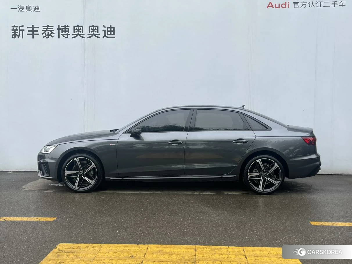 Audi A4L 2023 Темно-серый из Китая, фото 3