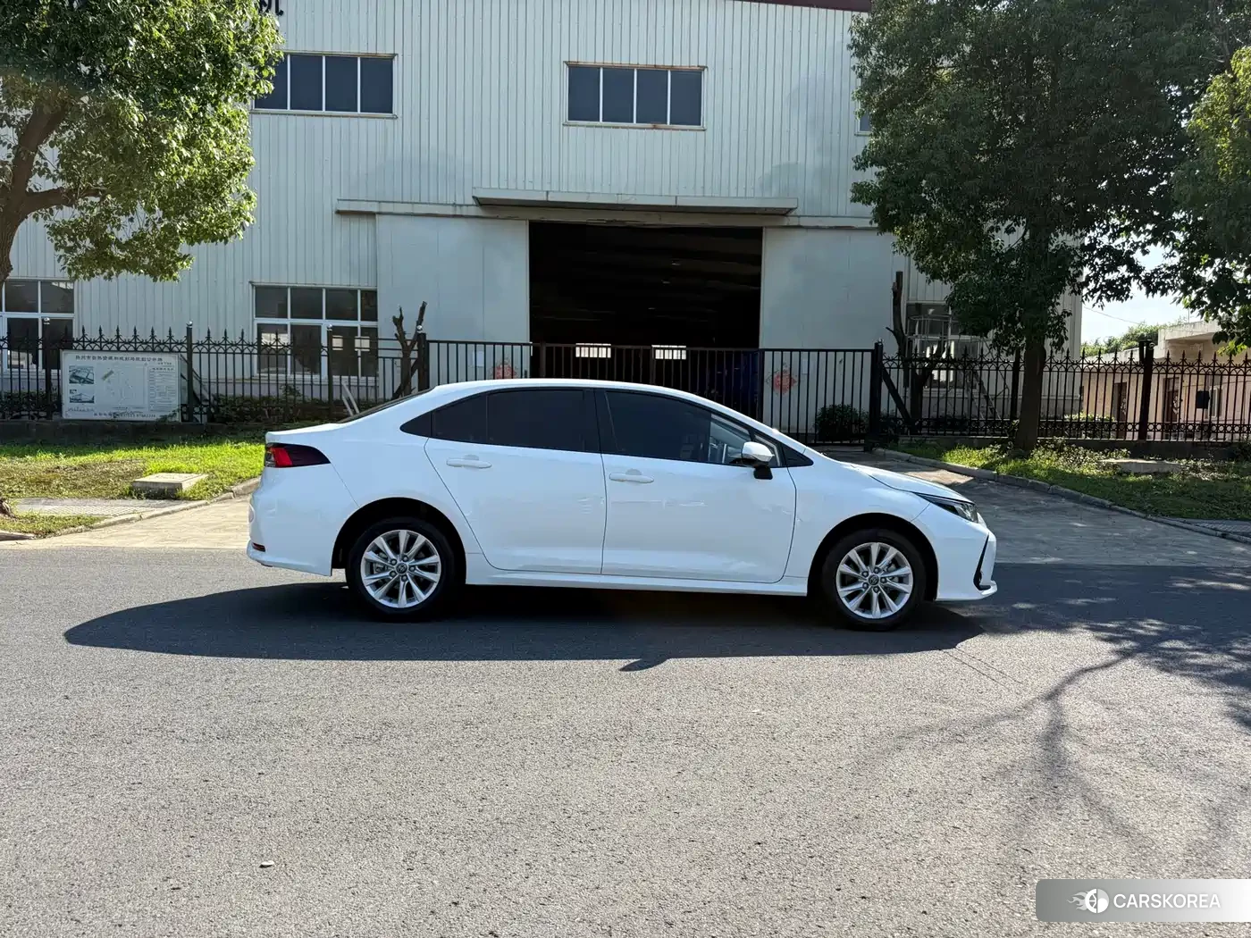 Toyota Corolla 2024 Белый из Китая, фото 3