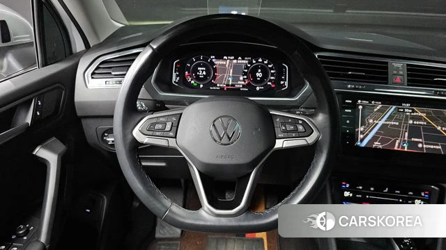 Volkswagen Tiguan Allspace 2023 Белый из Кореи, фото 3