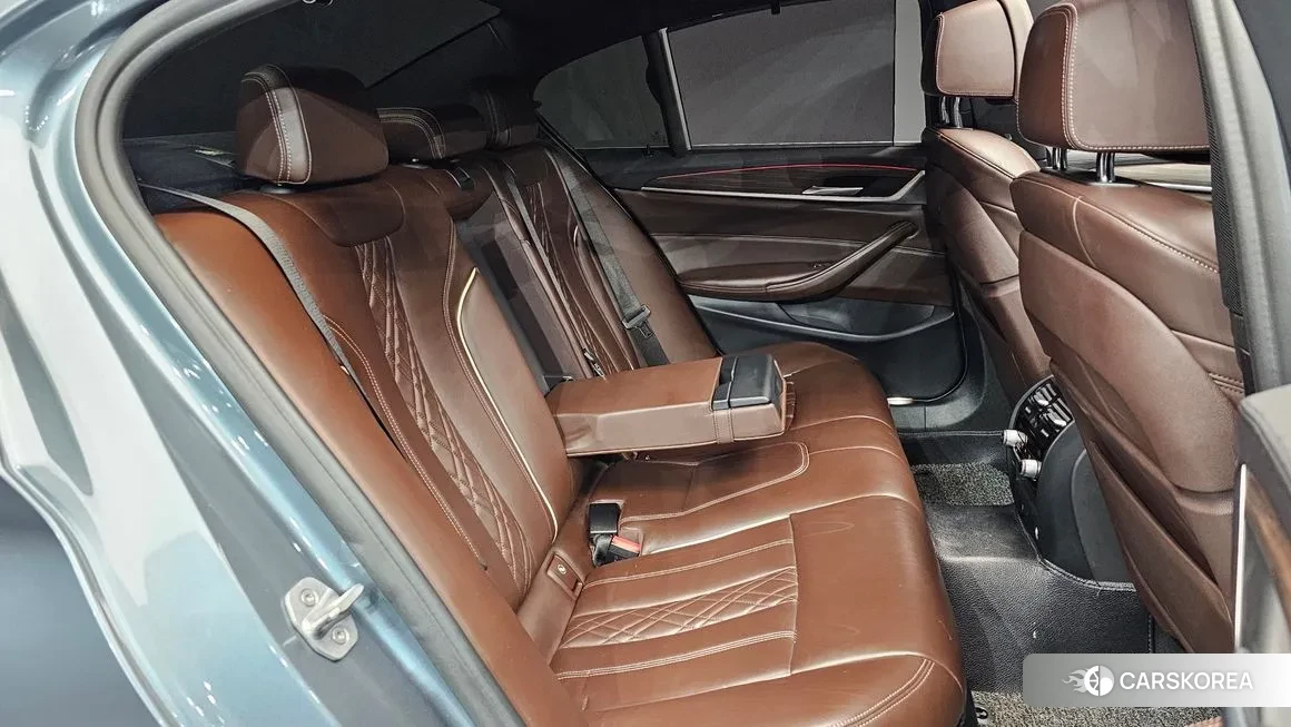 BMW 5 Series (G30) 2018 Серый из Кореи, фото 3