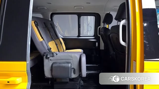 Hyundai Staria 2024 Желтый из Кореи, фото 3