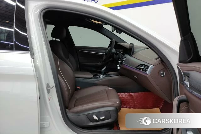 BMW 5 series PHEV id 3869940 из Китая 3