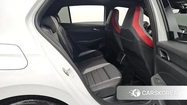 Volkswagen Golf 8th Generation 2024 Белый из Кореи, фото 3