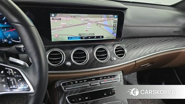 Mercedes-Benz E-Class W213 2022 Белый из Кореи, фото 3