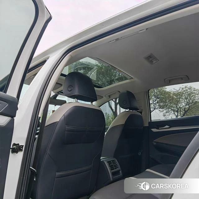 Volkswagen Golf 2024 Белый из Китая, фото 3