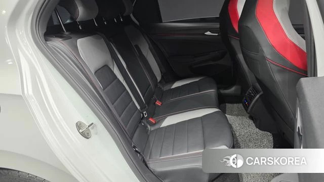 Volkswagen Golf 8th Generation 2024 Белый из Кореи, фото 3