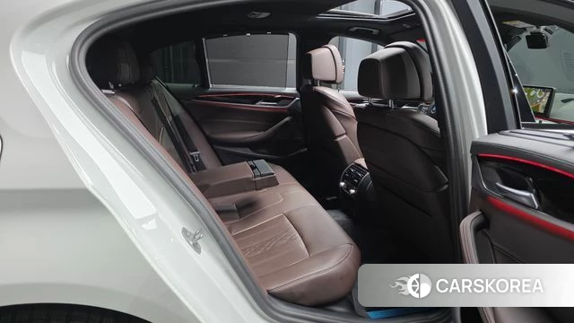 BMW 5 Series (G30) 2023 Белый из Кореи, фото 3