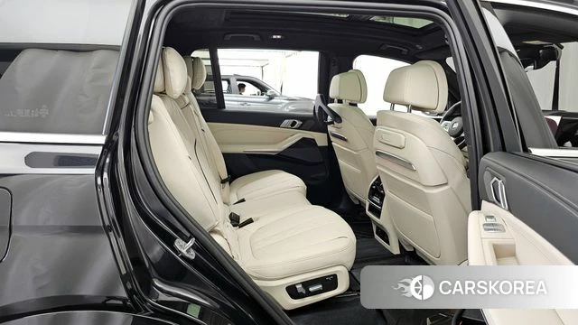 BMW X7 (G07) 2024 Черный из Кореи, фото 3