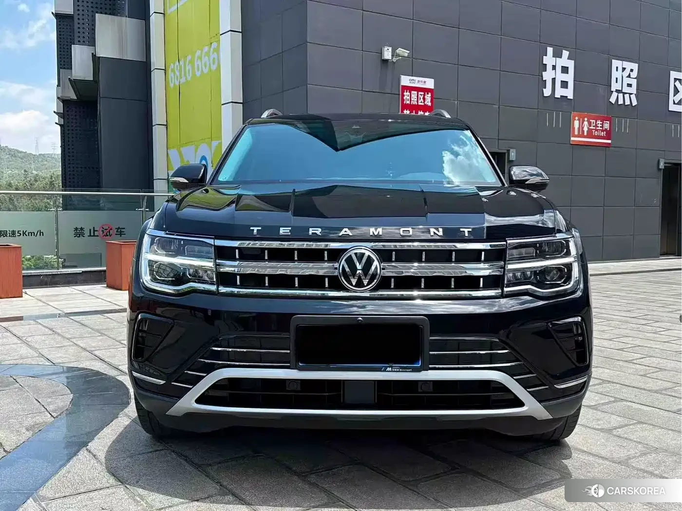 Volkswagen Touareg 2022 Черный из Китая, фото 3