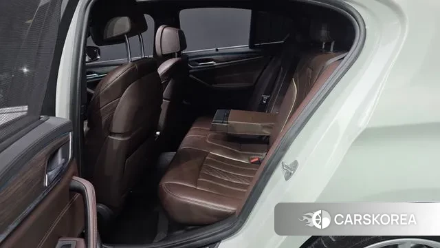 BMW 5 Series (G30) 2018 Белый из Кореи, фото 3