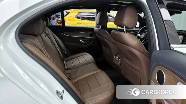 Mercedes-Benz E-Class W213 2023 Белый из Кореи, фото 3