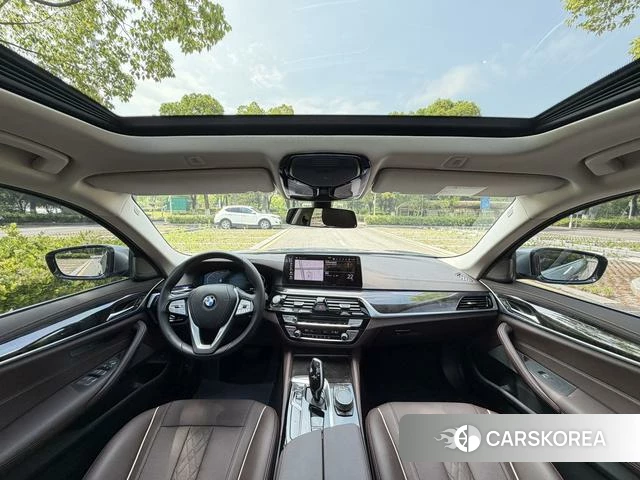 BMW 5 series 2021 Серебристо-серый из Китая, фото 3