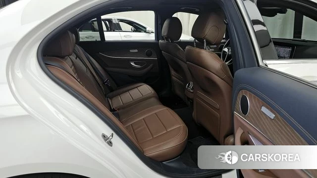 Mercedes-Benz E-Class W213 2022 Белый из Кореи, фото 3
