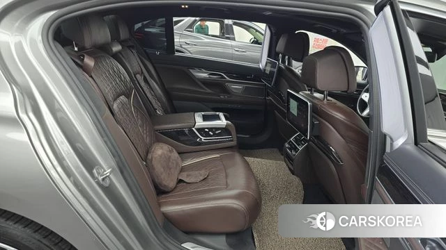 BMW 7 Series (G11) 2021 Серебристо-серый из Кореи, фото 3
