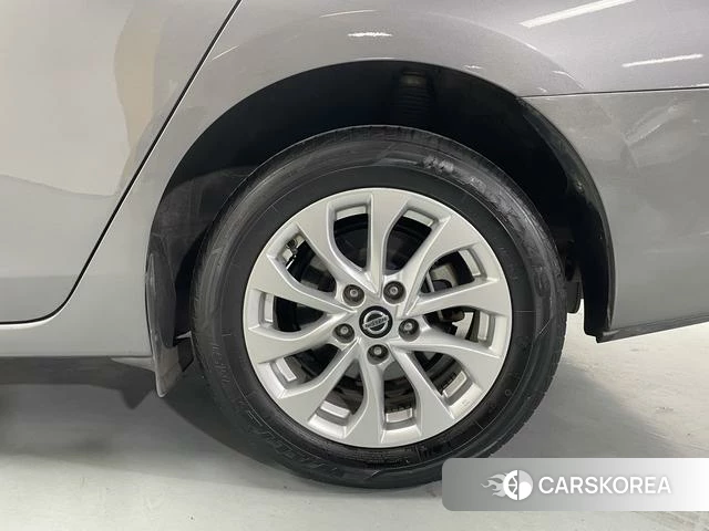 Nissan Xuan Yi 2021 Темно-серый из Китая, фото 3