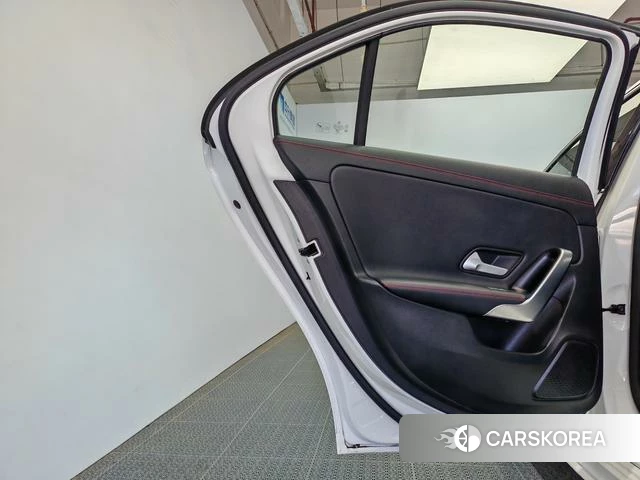 Mercedes-Benz Class A 2024 Белый из Китая, фото 3