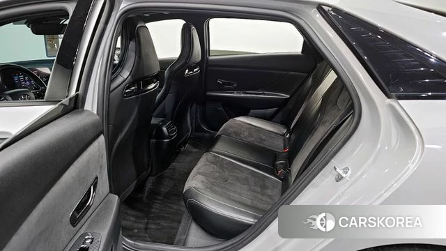 Hyundai Avante (CN7) 2022 Серебристо-серый из Кореи, фото 3