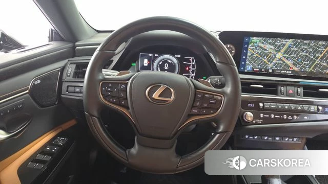 Lexus ES300h 7th generation 2023 Серебристо-серый из Кореи, фото 3