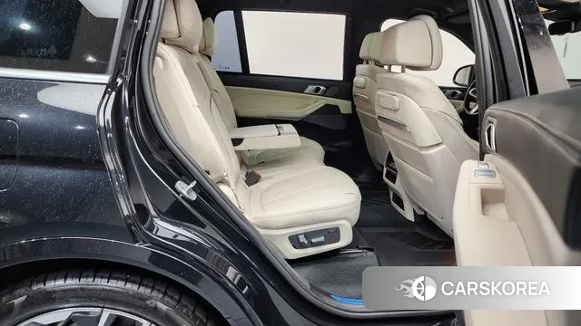 BMW X7 (G07) 2024 Черный из Кореи, фото 3