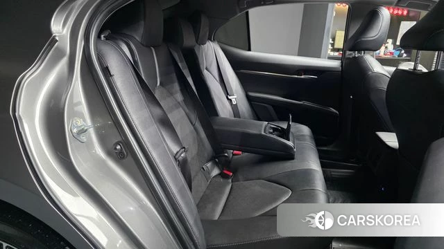 Toyota Camry (XV70) 2024 Серый из Кореи, фото 3