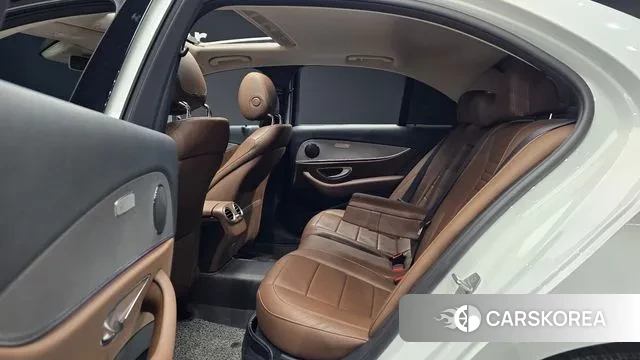 Mercedes-Benz E-Class W213 2018 Белый из Кореи, фото 3
