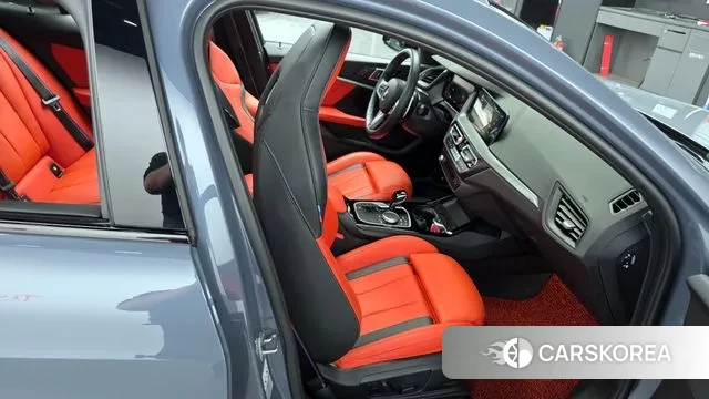 BMW 1 Series (F40) 2024 Небесно-голубой из Кореи, фото 3