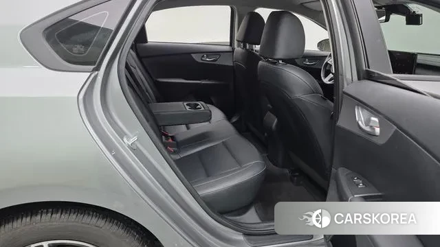 Kia The New K3 2nd generation 2022 Серебристо-серый из Кореи, фото 3