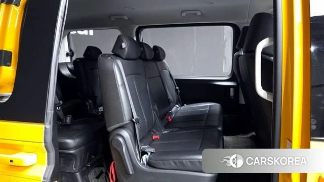 Hyundai Staria 2023 Желтый из Кореи, фото 3