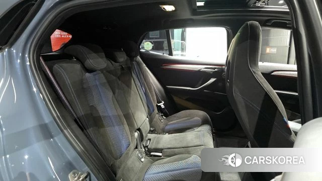 BMW X2 (F39) 2022 Светло-серебряный цвет из Кореи, фото 3