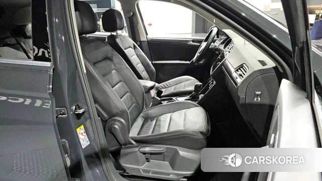 Volkswagen Tiguan second Generation 2020 Серый из Кореи, фото 3