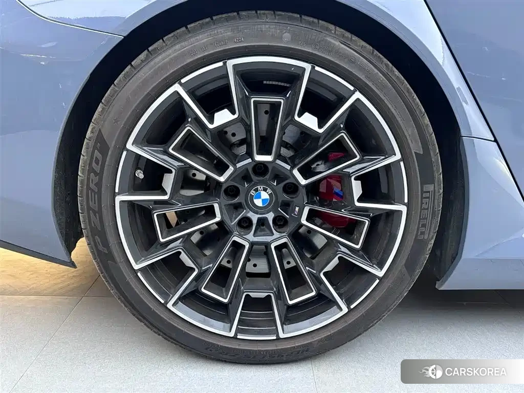 BMW M5 2025 Silver/gray из Китая, фото 3