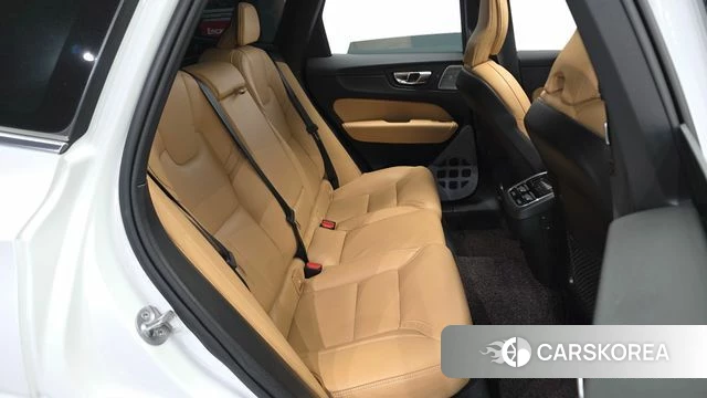Volvo XC60 second Generation 2024 Белый из Кореи, фото 3