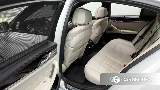 BMW 5 Series (G30) 2023 Белый из Кореи, фото 3