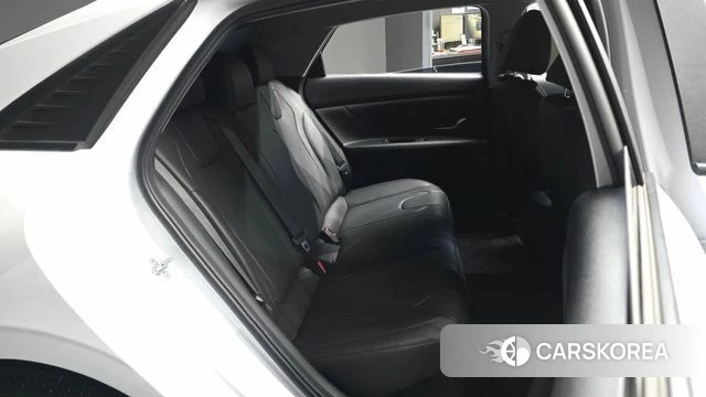 Hyundai Avante Hybrid (CN7) 2023 Белый из Кореи, фото 3